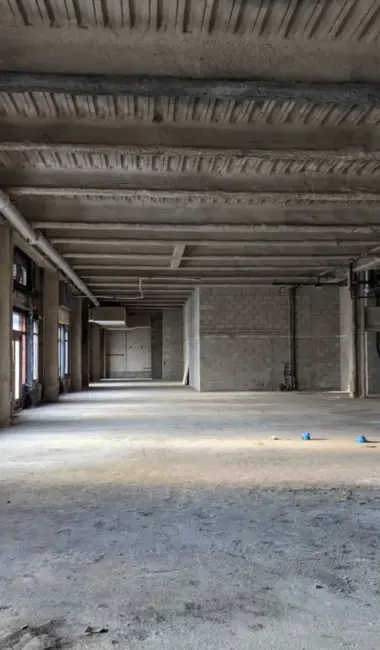 Internal concrete building